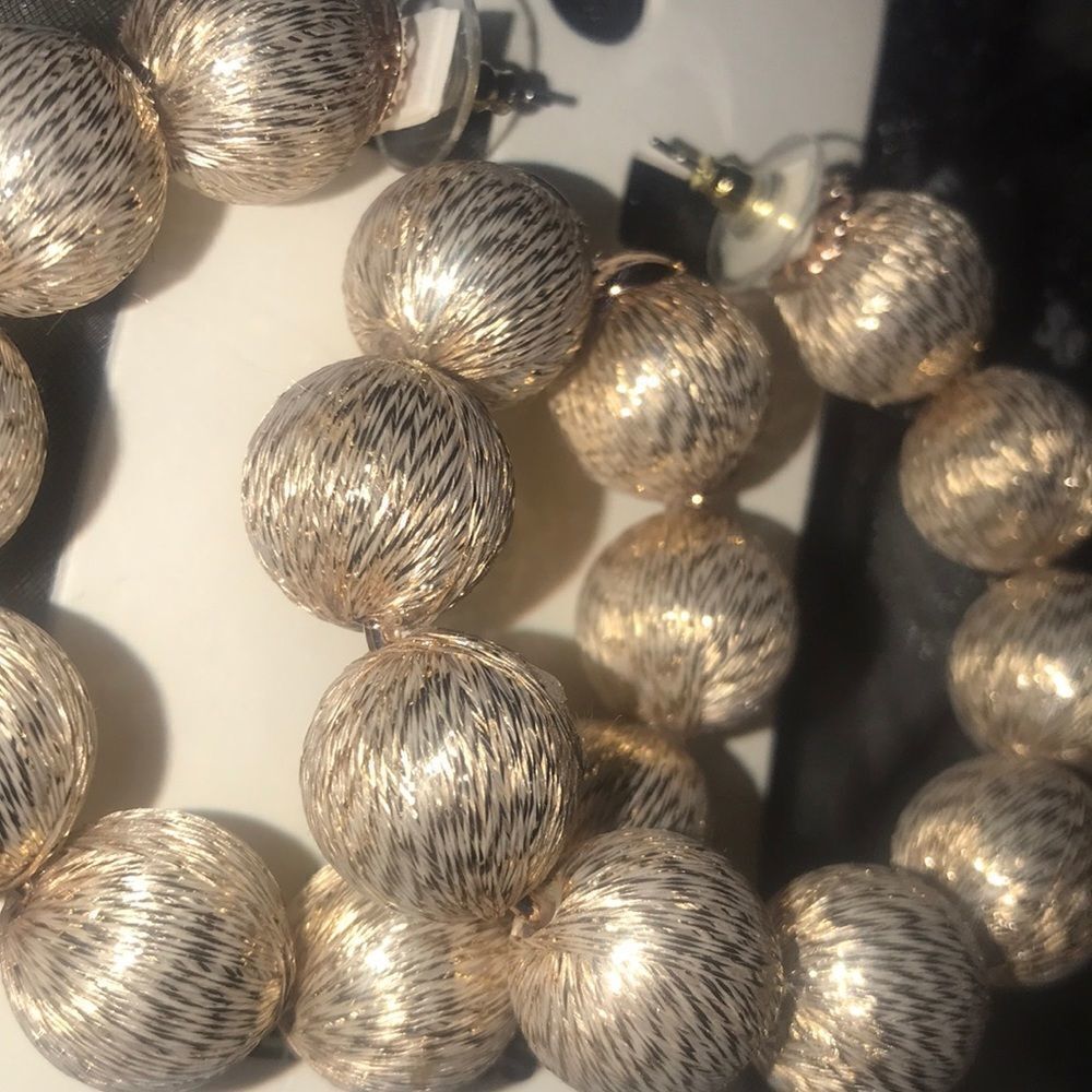 ✨ Thread-Wrapped Ball Hoop Earrings✨ - Picture 3 of 6